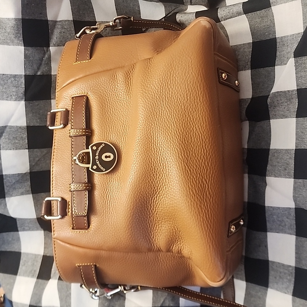 Purse Dooney and Bourke